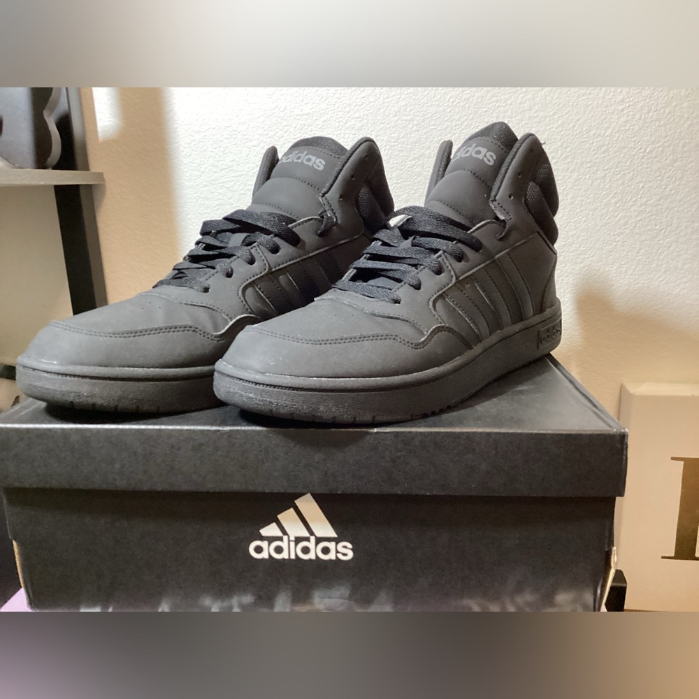 NIB Adidas Basketball Men’s Hoops 3.0 mid shoes